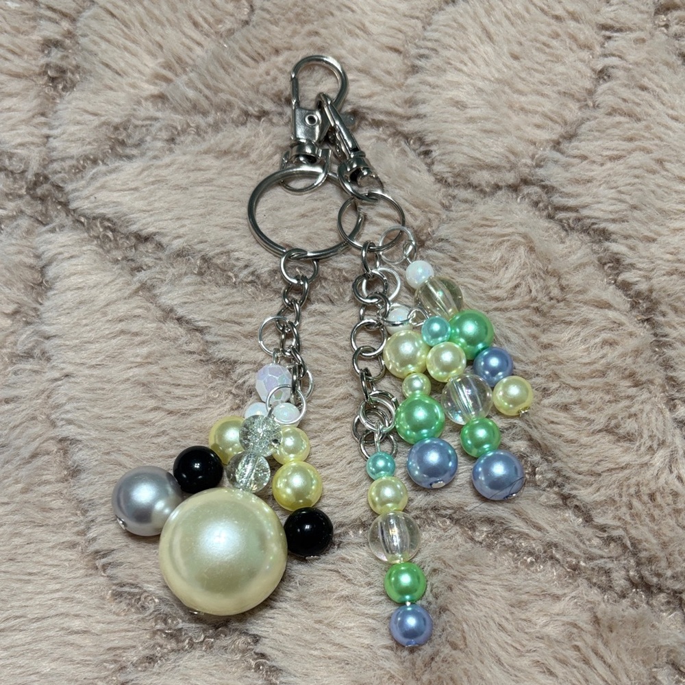 Elegant Multi-Color Beaded Keychain - Picture 2 of 4